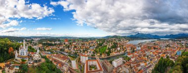 Lucern, İsviçre hava manzaralı Ruess Nehri üzerinde.