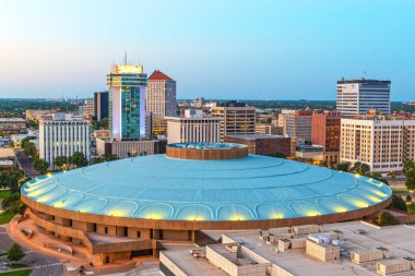 Wichita, Kansas, ABD Alacakaranlık Şehir Merkezi.