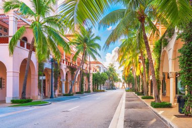 Palm Beach, Florida, ABD Worth Ave 'de güzel bir günde.