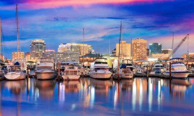 Norfolk, Virginia, ABD Chesapeake Körfezi üzerindeki Alacakaranlık.