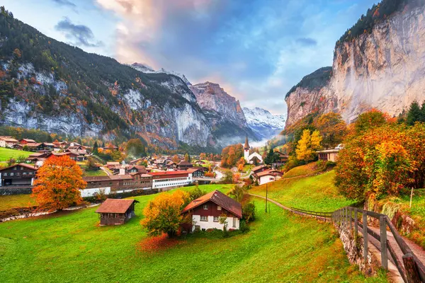 Lauterbrunnen Suíça Bela Manhã Durante Temporada Outono — Fotografia de Stock