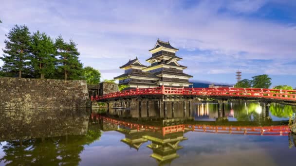 在历史性的松本城堡 日本松本的时间从黎明开始就在流逝 — 图库视频影像