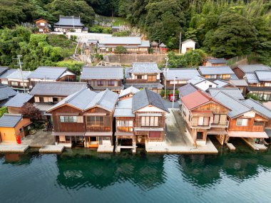 Ine Körfezi, Kyoto, Japonya alacakaranlıkta Funaya kayıkhanelerinde..