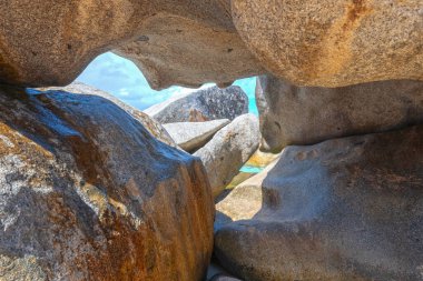Virgin Gorda, Britanya Virjin Adaları Hamamların kayalıklarında.