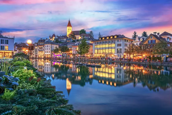 Thun Zwitserland Stadsgezicht Bij Schemering — Stockfoto