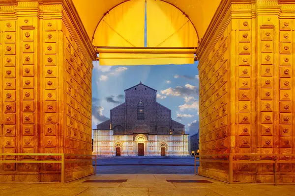 Bologna Talya San Petronio Bazilikası Nda Sabahın Erken Saatlerinde — Stok fotoğraf