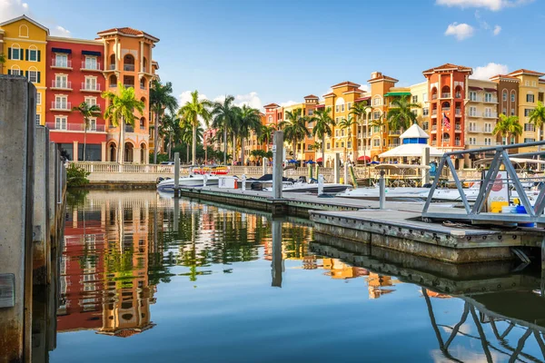 Napoli Florida Usa Kaupungin Horisonttiin Vedessä Aamunkoitteessa — kuvapankkivalokuva