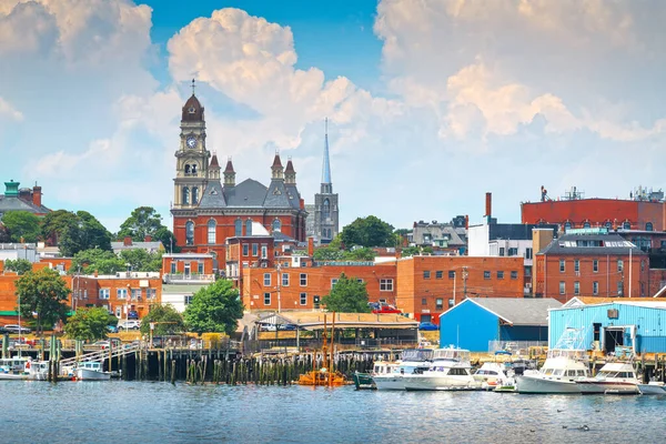 Gloucester, Massachusetts, ABD şehir merkezi liman silueti.