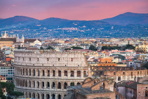 Rom Italien Mot Colosseum Med Arkeologiska Områden Över Forum Romanum — Stockfoto