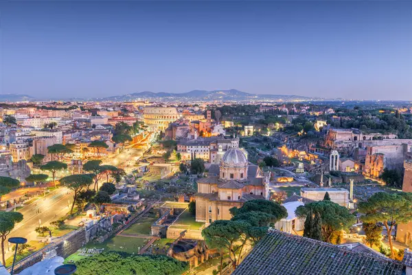 ローマ あなたの青でローマフォーラム上のイタリア — ストック写真