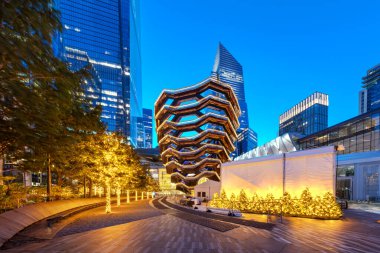 Hudson Yards, New York, New York, ABD mavi saatte şehir manzarası.