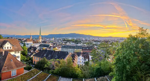 Zürich Schweiz Stadsbild Med Kyrktorn Vid Skymningen — Stockfoto