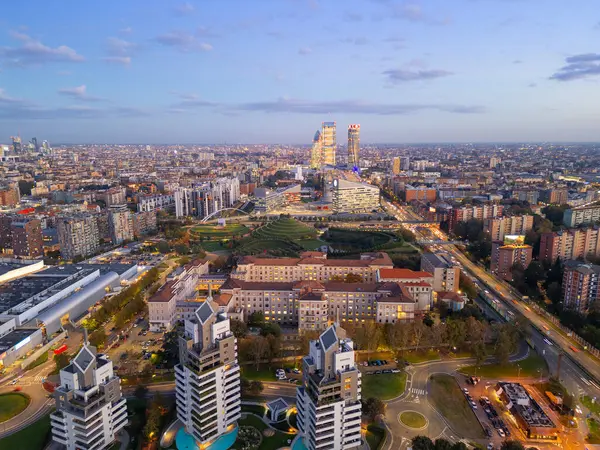 Milano Italia Kaupunkikuva Hämärässä Ylhäältä — kuvapankkivalokuva