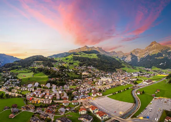 Engelberg Schweiz Panorama Stadtbild Den Alpen Der Abenddämmerung — Stockfoto