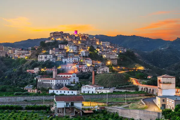 Корільяно Калабро Італія Місто Вершині Пагорба Золоті Години Ліцензійні Стокові Зображення