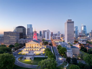 Nashville, Tennessee, ABD alacakaranlıkta eyalet başkentiyle gökyüzü