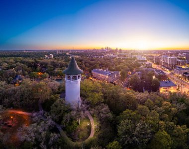Minneapolis, Minnesota, ABD Cadılar Bayramı 'nda Cadı Şapkası Su Kulesi' nde..