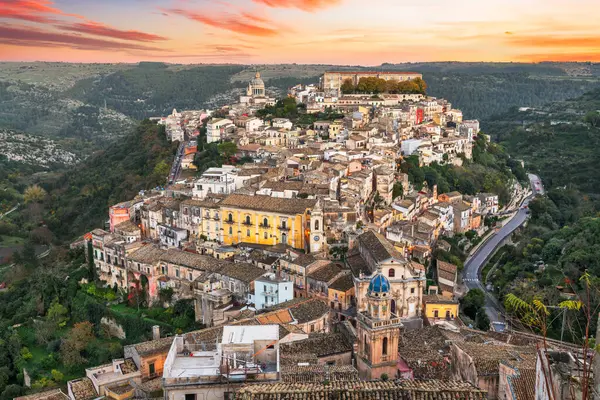 Ragusa Ibla, Sicilya, İtalya şafak vakti.