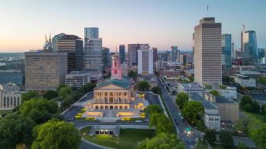 Nashville, Tennessee, ABD şafakta eyalet başkentiyle gökyüzü.