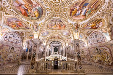 SALERNO, İTALYA - 13 Ekim 2022: Salerno Katedrali Saint Matthew mahzeninde.