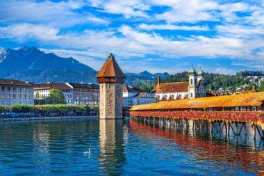 Lucerne, İsviçre, Ruess Nehri kıyısında..