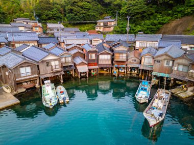 Ine Körfezi, Kyoto, Japonya Funaya kayıkhanelerinde..