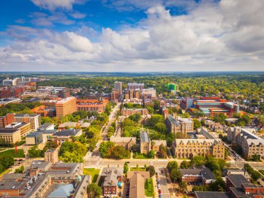 Ann Arbor, Michigan, ABD Kolej Kasabası Öğleden sonra gökyüzü.