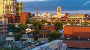 Ann Arbor, Michigan, ABD şehir silüeti öğleden sonra.
