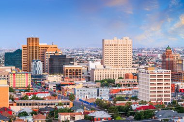 El Paso, Teksas, Abd şehir merkezi silueti juarez ile alacakaranlıkta, Meksika uzakta.