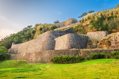 Urasoe, Okinawa, Japan, Urasoe kalesi kalıntıları. Site rezil demir testeresi Ridge parçasıdır.