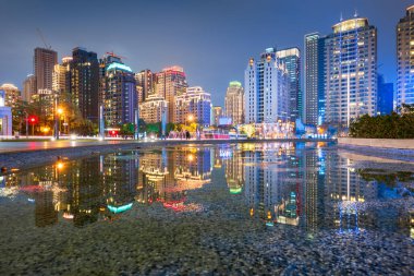 Taichung, Tayvan şehir manzarası, gece.