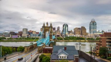 Cincinnati, Ohio, ABD şehir merkezi alacakaranlıktan geceye kadar zaman aşımına uğradı.