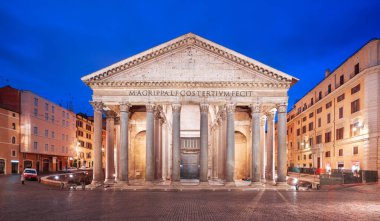 Roma, İtalya Pantheon ve Piazza Della Rotonda ile geceleyin.