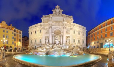 Roma, Lazio, İtalya Trevi Çeşmesinde mavi saatte.