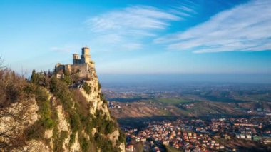 İlk kulesi olan San Marino Cumhuriyeti.