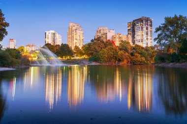 Londra, Ontario, Kanada Alacakaranlıkta Skyline.