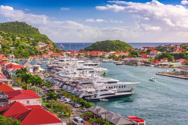 Gustavia, St. Barths kasaba silueti limanda..