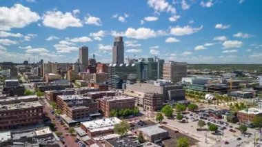 Omaha, Nebraska, ABD şehir merkezi ufuk çizgisi zaman aşımı.