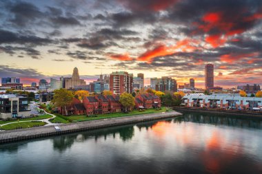 Buffalo, New York, ABD şehir merkezi şafakta ufuk çizgisi.