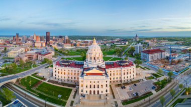 St. Paul, Minnesota, ABD alacakaranlıkta Kongre Binasında.