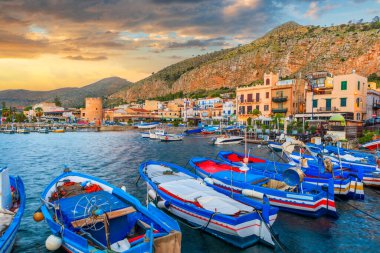 Palermo, Sicilya, İtalya Mondello bölgesinde şafakta.