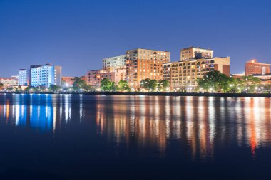 Norfolk, Virginia, ABD Elizabeth Nehri üzerindeki güzel sabah silueti.