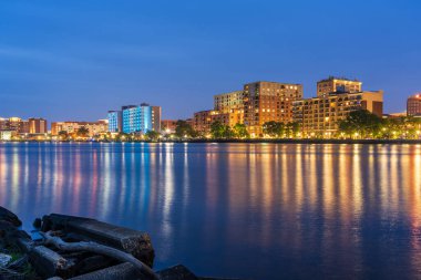 Norfolk, Virginia, ABD Elizabeth Nehri üzerindeki güzel sabah silueti.
