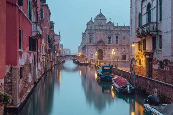 Typisk Venetiansk Kanal Vid Saints Giovanni Och Paolo Square Venedig — Stockfoto