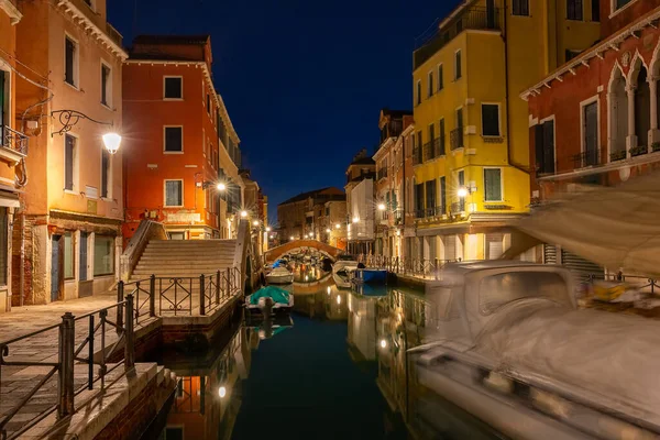 Typisch Venetiaans Kanaal Met Brug Nachts Venetië Italië — Stockfoto