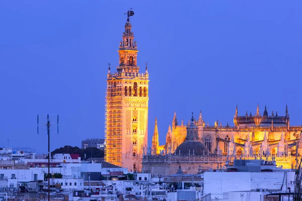 Luchtfoto Van Beroemde Klokkentoren Giralda Nachts Sevilla Andalusië Spanje — Stockfoto