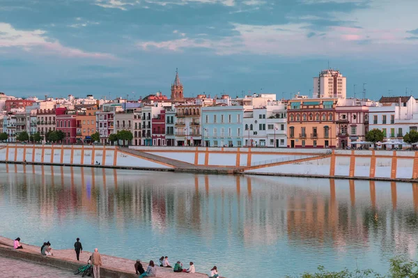 Betis Straße Stadtteil Triana Und Guadalquivir Fluss Bei Sonnenuntergang Sevilla — Stockfoto