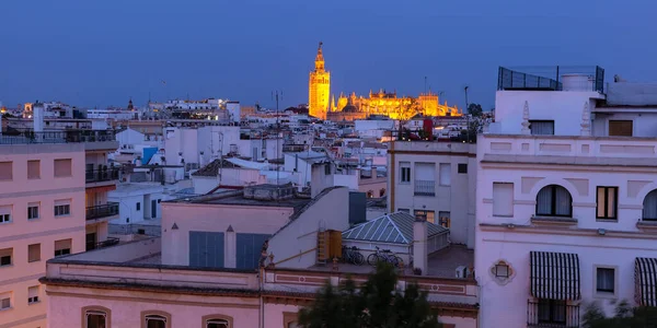 Vista Aérea Panorámica Del Famoso Campanario Giralda Por Noche Sevilla —  Fotos de Stock