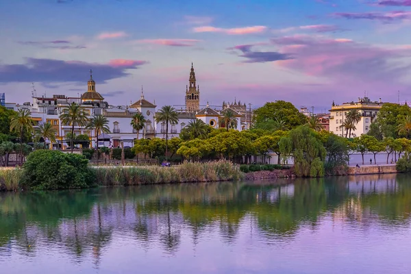 Boulevard Und Ufer Des Flusses Guadalquivir Maestranza Und Giralda Bei — Stockfoto
