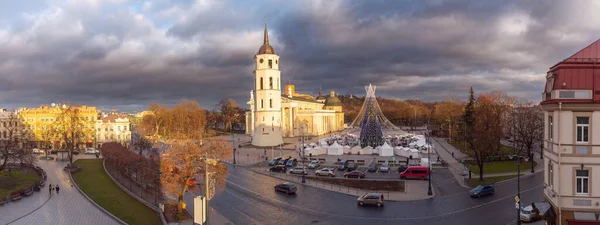 Árbol Navidad Plaza Catedral Campanario Catedral Vilna Lituania Estados Bálticos —  Fotos de Stock